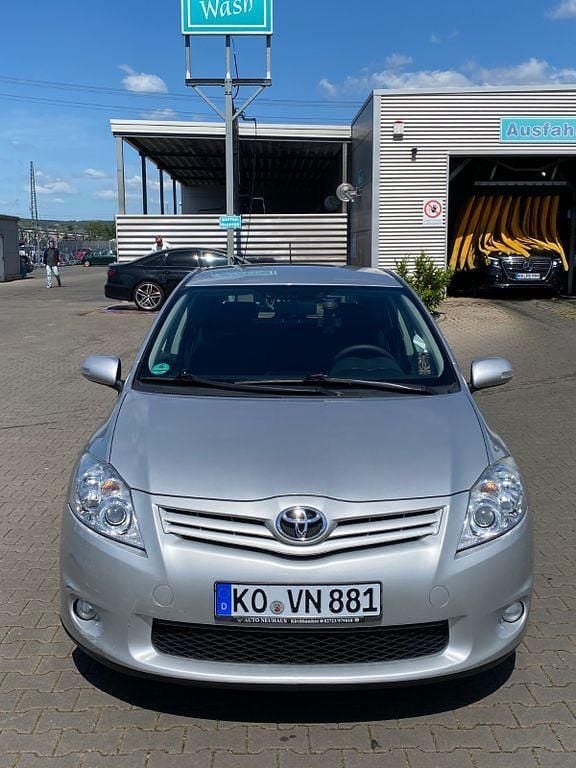 Silber Gebraucht 2010 Toyota Auris Limousine | 4.350 € (Guter Preis) - Bild 1/4