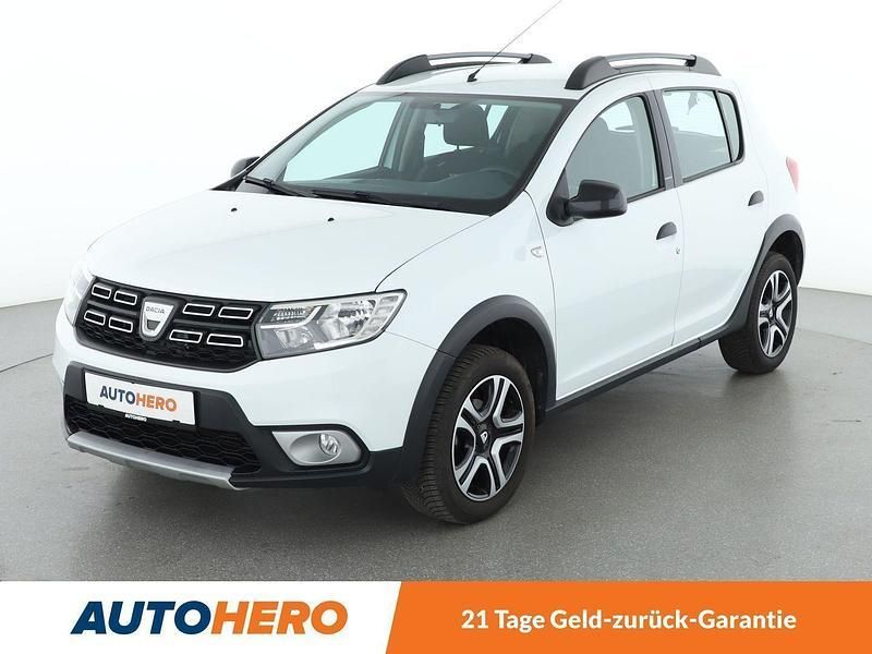 Weiß Gebraucht 2018 Dacia Sandero Celebration Kleinwagen | 10.090 € (Fairer Preis) - Bild 1/3