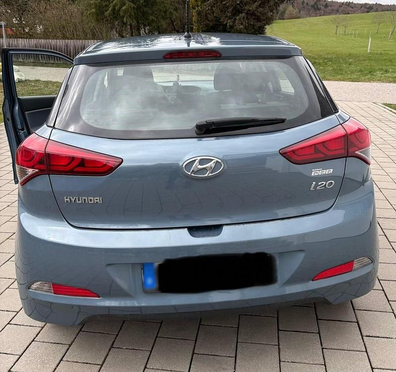 Gebraucht Hyundai i20 75 PS (55 kW) 2015 Blau Kleinwagen