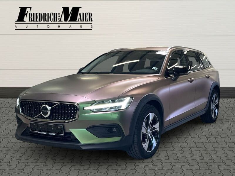 Schwarz Gebraucht 2023 Volvo V60 CC Plus Kombi | 36.390 € (Fairer Preis) - Bild 1/4