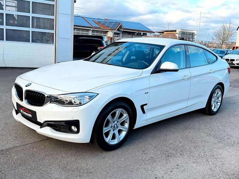 Alpinweiss iii Gebraucht 2013 BMW 320 Sport Line Limousine | 13.900 € (Guter Preis) - Bild 1/4