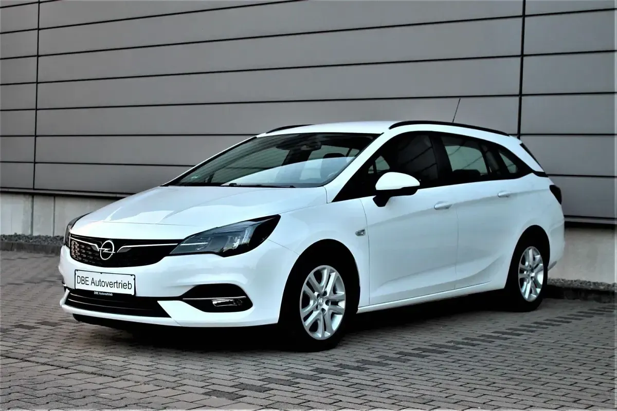 Gebraucht Opel Astra Edition 110 PS (80 kW) 2019 Weiß Kombi