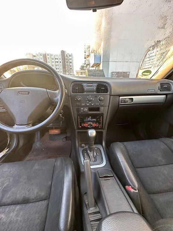Schwarz Gebraucht 2003 Volvo V40 Limousine | 2.390 € - Bild 1/4