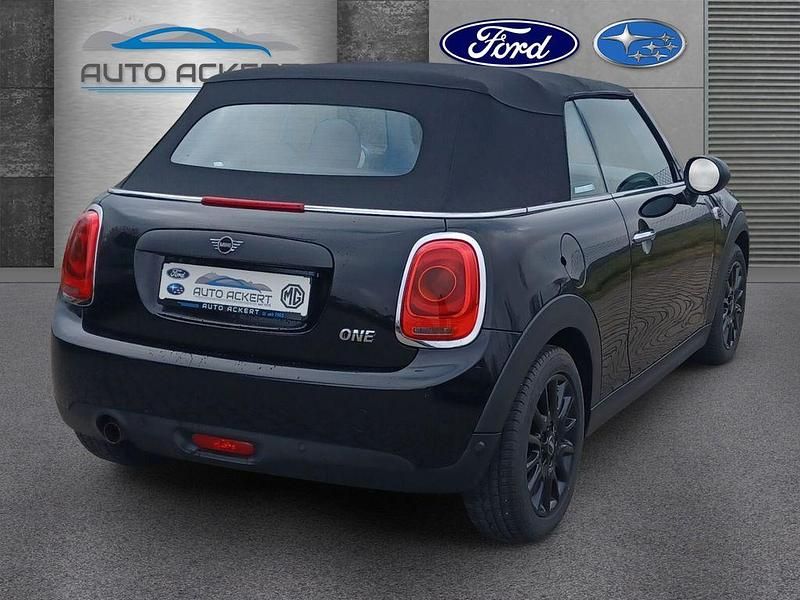 Käytetty Mini One Cabriolet 102 HP (75 kW) 2019 Musta Avoauto
