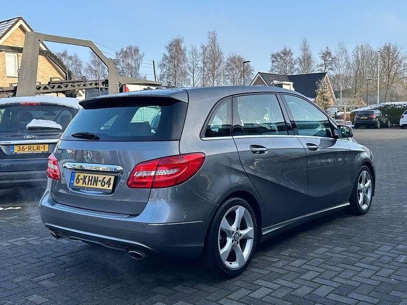 Gebraucht Mercedes B200 Ambition 156 PS (114 kW) 2013 Grau Van / Kleinbus