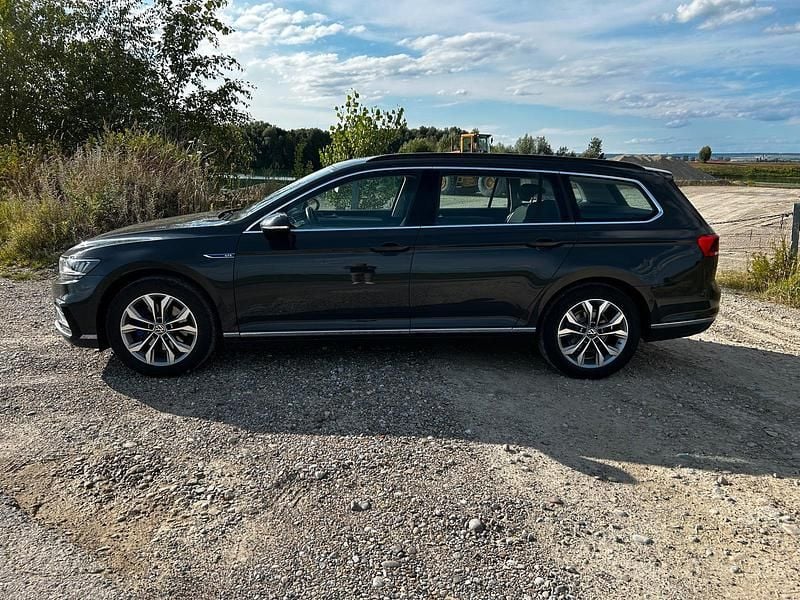 Gebraucht VW Passat GTE 217 PS (159 kW) 2021 Grau Kombi