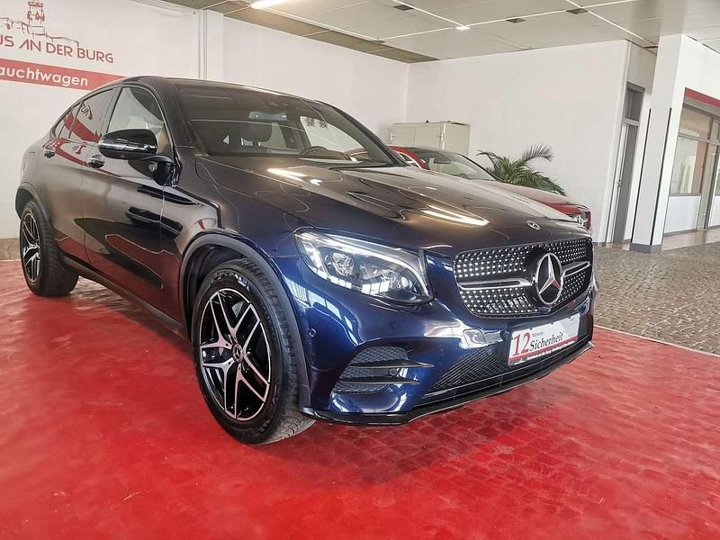 Blau Gebraucht 2017 Mercedes GLC300 AMG line SUV | 35.490 € (Teuer) - Bild 1/4