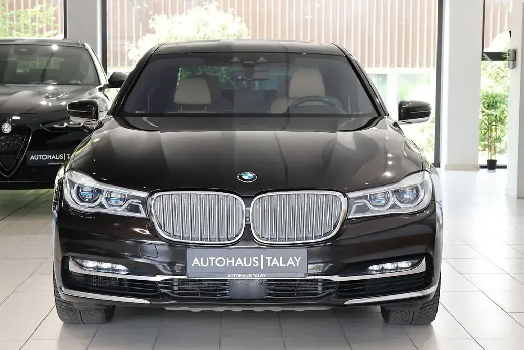 Gebraucht BMW M760 609 PS (447 kW) 2017 Braun(metallic) Limousine