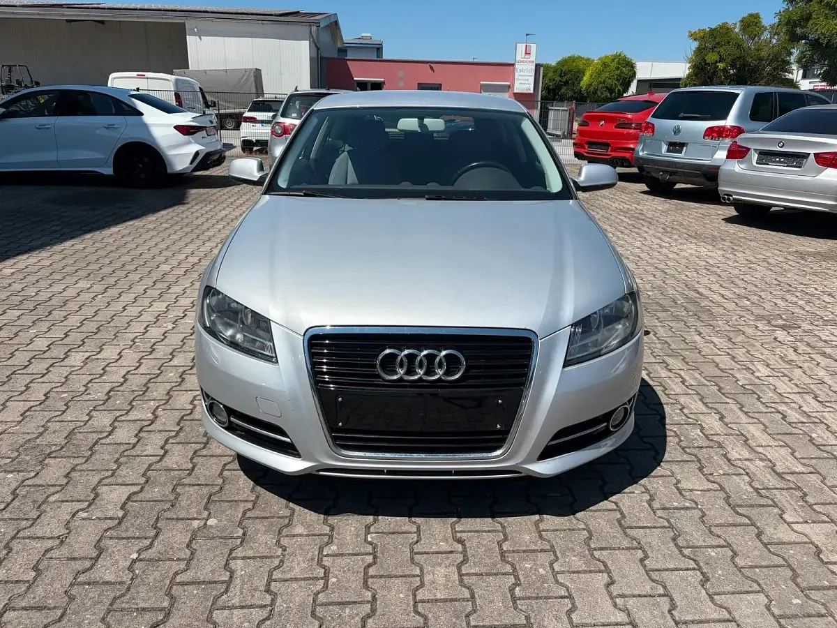 Gebraucht Audi A3 Business 105 PS (77 kW) 2011 Silber Kleinwagen