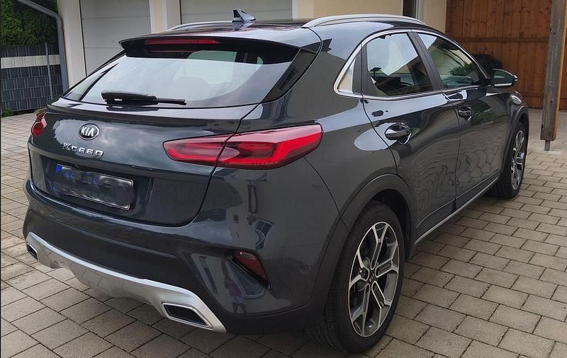 Grau Gebraucht 2020 Kia XCeed Spirit SUV | 18.900 € (Fairer Preis) - Bild 1/4