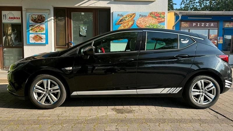 Schwarz Gebraucht 2016 Opel Astra Limousine | 7.000 € (Guter Preis) - Bild 1/4