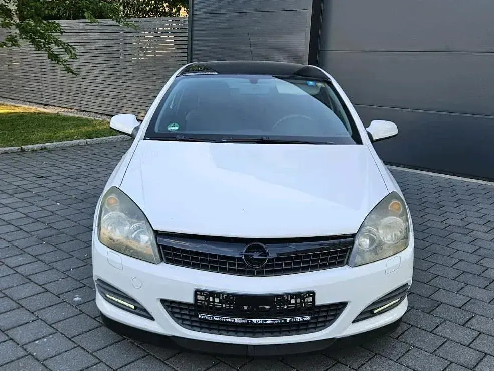 Gebraucht Opel Astra GTC 90 PS (66 kW) 2009 Weiß Coupé