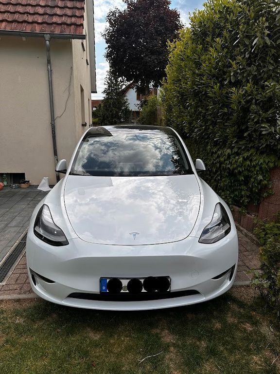 Weiß Gebraucht 2023 Tesla Model Y Long Range SUV | 37.500 € (Fairer Preis) - Bild 1/4