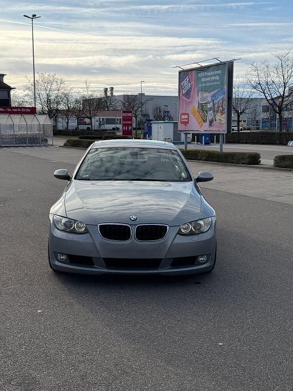 Grau Gebraucht 2006 BMW 335 Sport Line Coupé | 13.999 € (Fairer Preis) - Bild 1/4