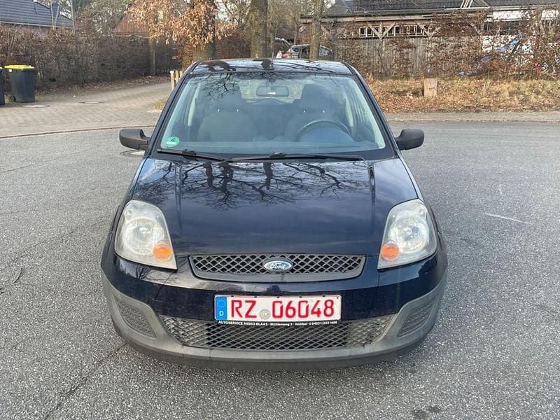 Gebraucht Ford Fiesta Ambiente 60 PS (44 kW) 2006 Blau Kleinwagen