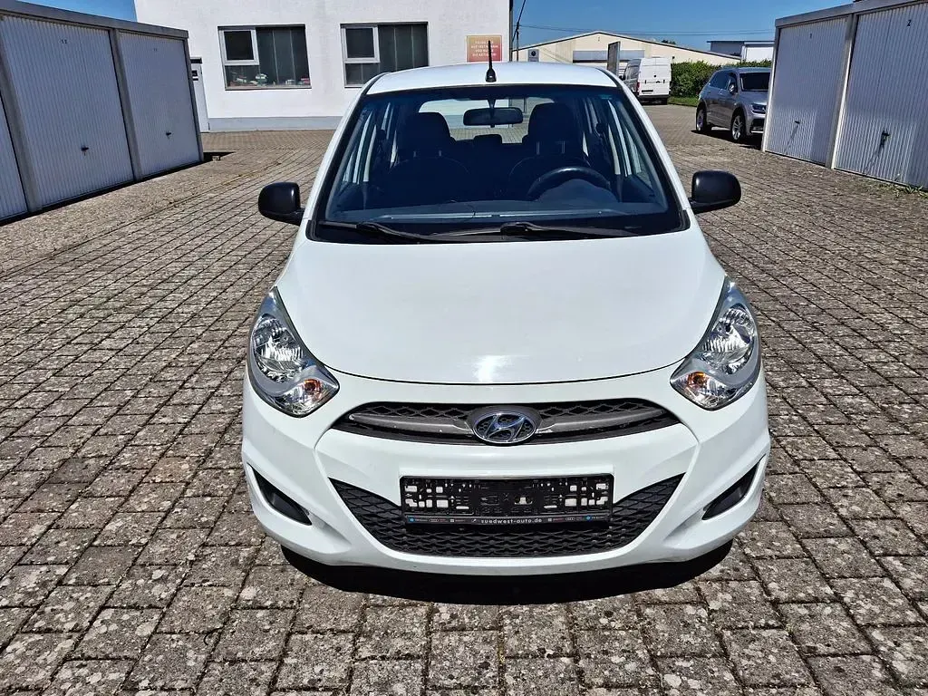 Gebraucht Hyundai i10 Edition 69 PS (50 kW) 2013 Weiß Kleinwagen