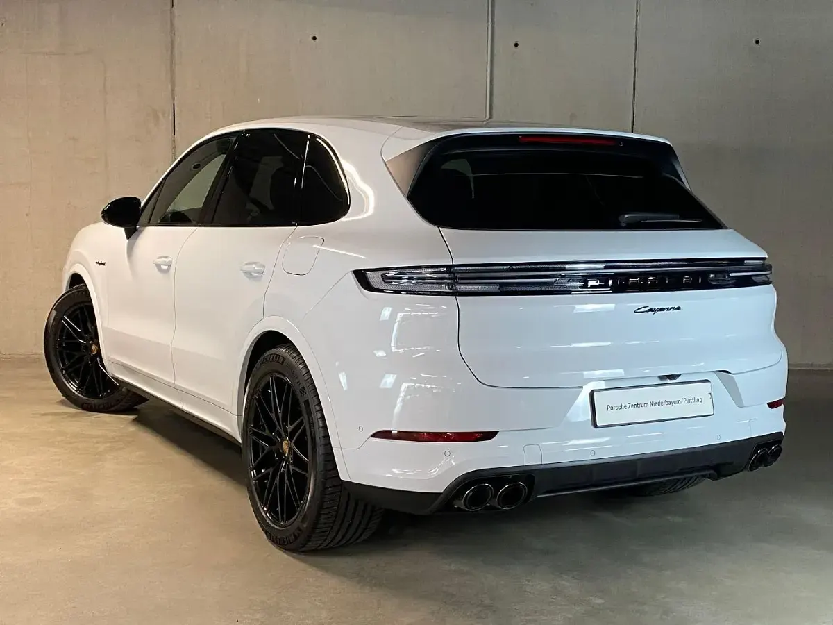Neu Porsche Cayenne E-Hybrid Black Edition 470 PS (345 kW) 2026 Carraraweissmetallic SUV