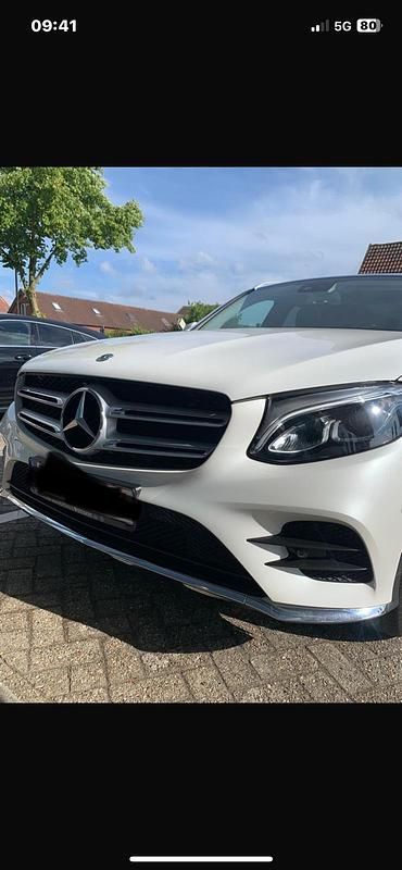 Weiß Gebraucht 2017 Mercedes GLC220 AMG line SUV | 29.999 € (Fairer Preis) - Bild 1/4