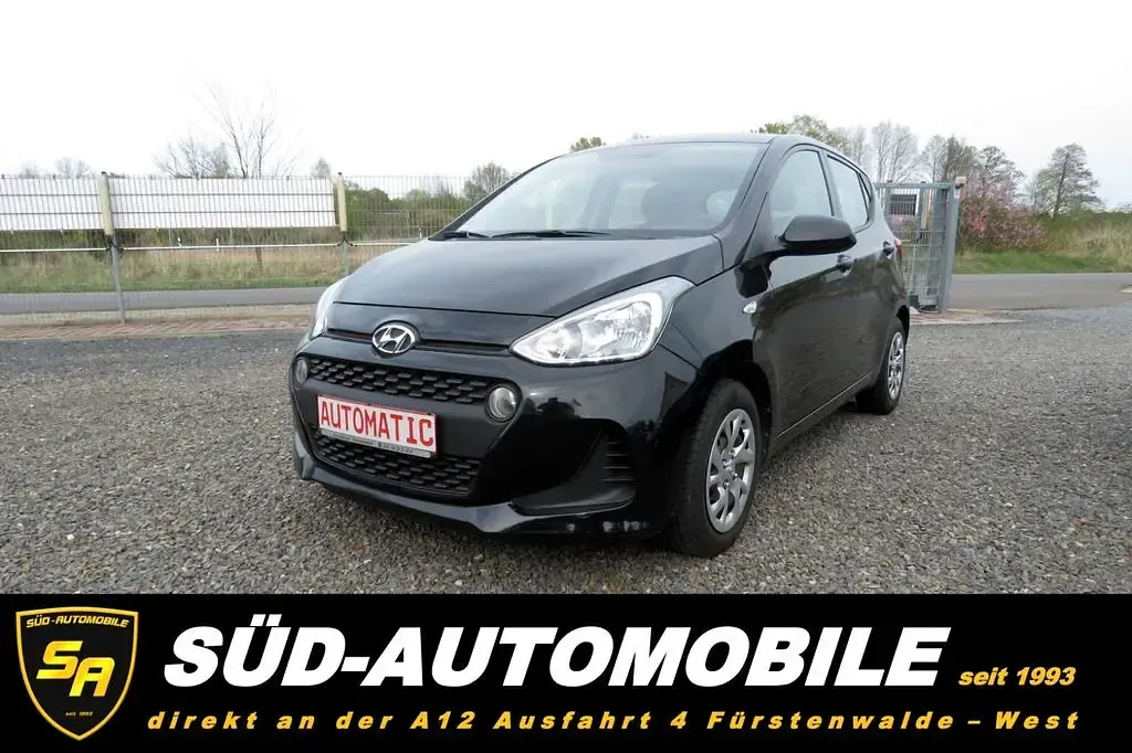 Gebraucht Hyundai i10 Select 67 PS (49 kW) 2019 Schwarz Kleinwagen