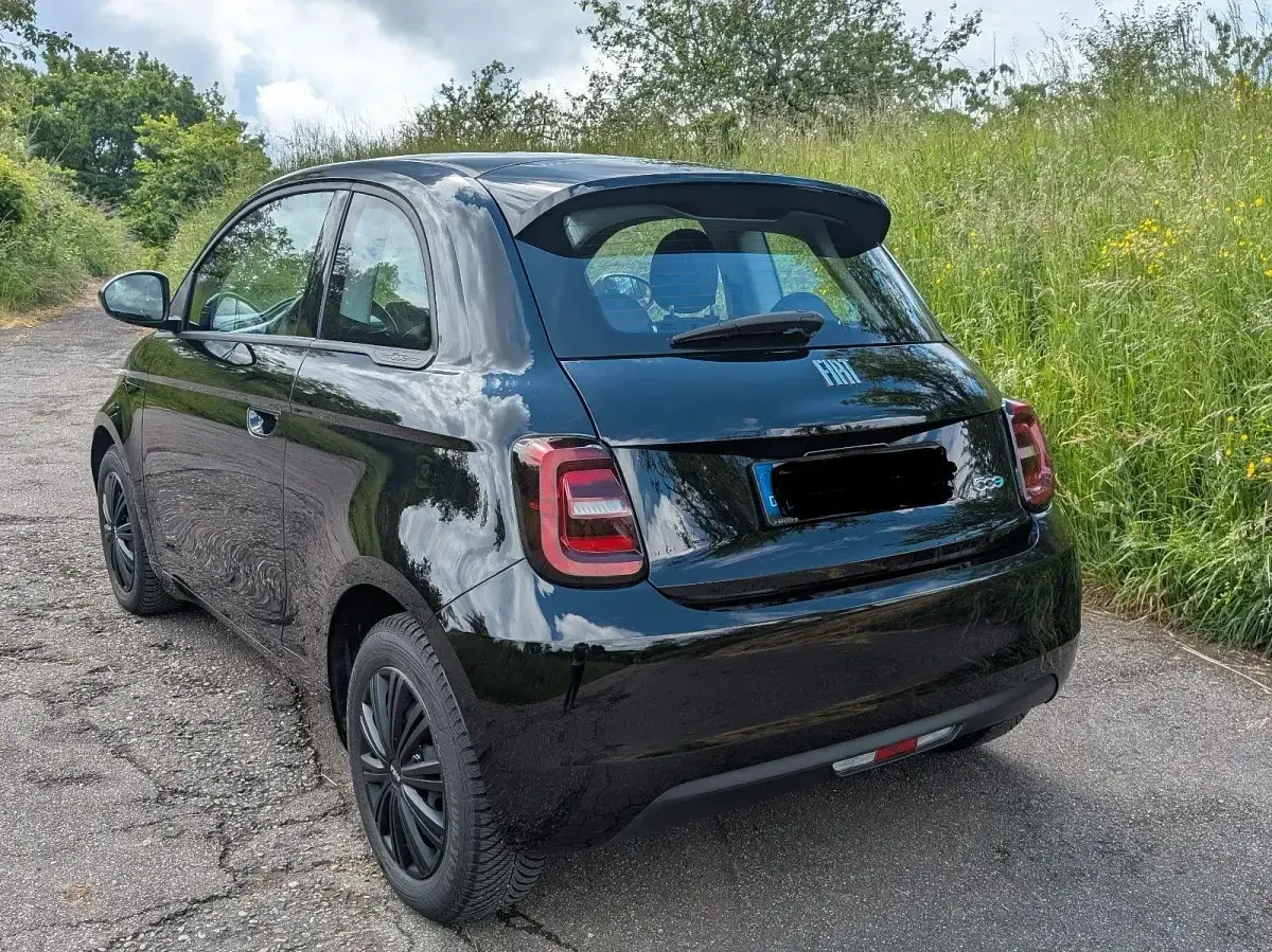 Gebraucht Fiat 500e Action 69 kW (95 PS) 2022 Schwarz Limousine