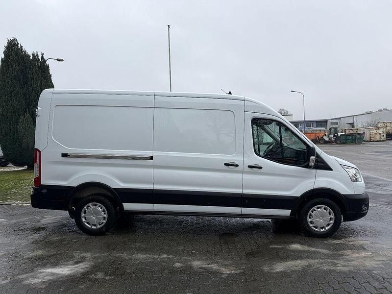 Gebraucht Ford Transit Trend 131 PS (96 kW) 2021 Weiß Van / Kleinbus