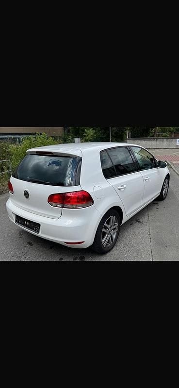 Weiß Gebraucht 2009 VW Golf VI Kleinwagen | 4.500 € - Bild 1/4
