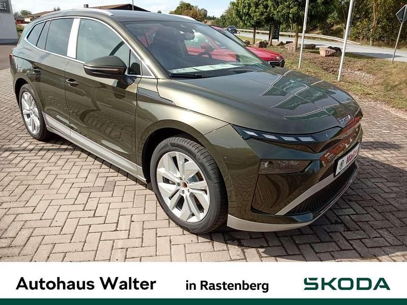 Olibogrün metallic Neu 2025 Skoda Enyaq iV Loft SUV | 44.900 € (Fairer Preis) - Bild 1/4