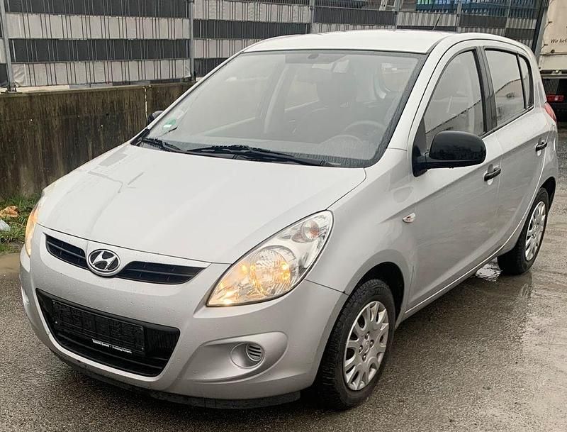 Gebraucht Hyundai i20 Classic 77 PS (56 kW) 2010 Silber Kleinwagen