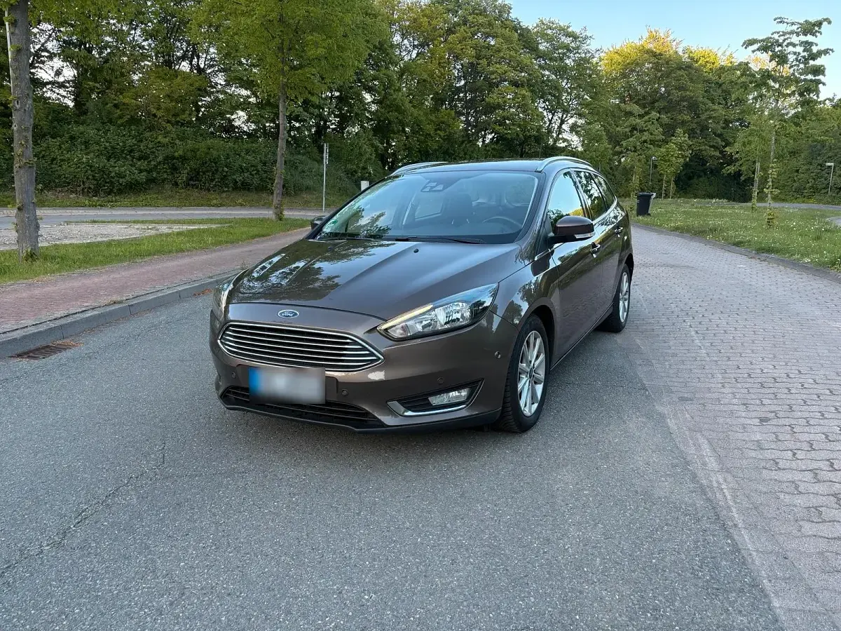 Używany Ford Focus Titanium 120 KM (88 kW) 2017 Brązowy Kombi