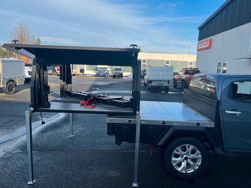 Neu Isuzu D-Max 163 PS (119 kW) 2025 Grau SUV