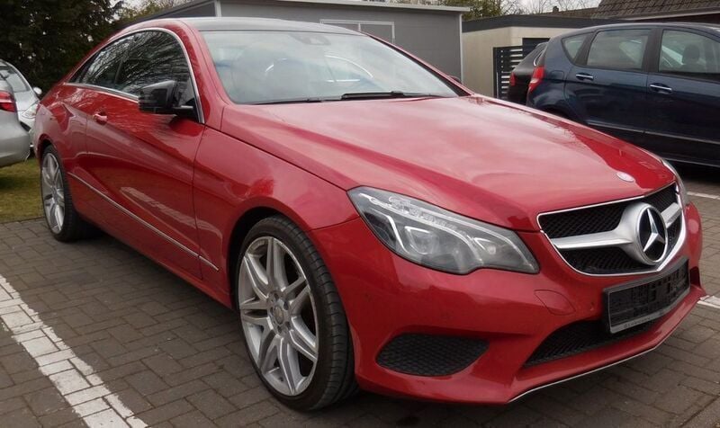 Rot Gebraucht 2015 Mercedes E200 Avantgarde Coupé | 15.000 € (Superpreis) - Bild 1/4