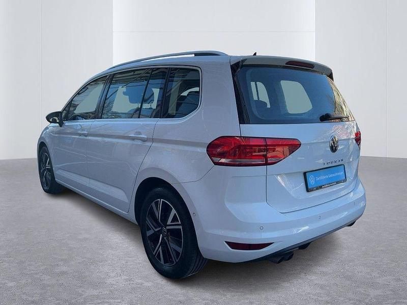 Gebraucht VW Touran Highline 150 PS (110 kW) 2023 0q pure white Van / Kleinbus