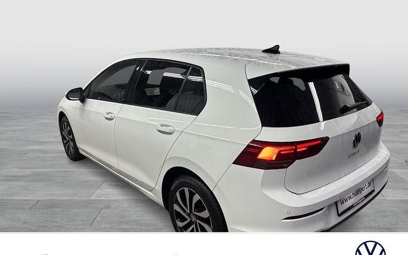 Gebraucht VW Golf VIII Active 150 PS (110 kW) 2022 Pure white Limousine