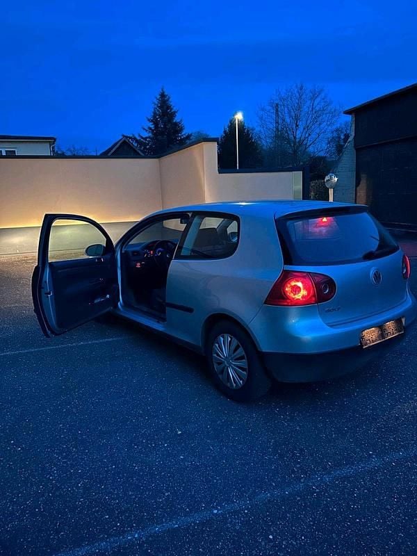 Gebraucht VW Golf V 102 PS (75 kW) 2005 Silber Kleinwagen