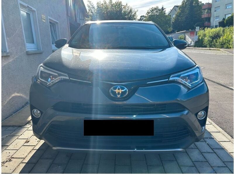Grau Gebraucht 2017 Toyota RAV4 Hybrid Comfort SUV | 18.999 € - Bild 1/4