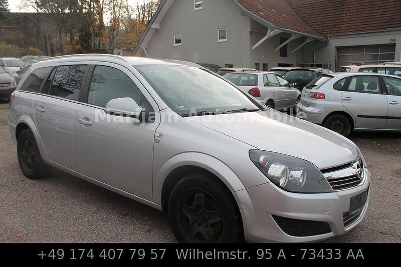 Gebraucht Opel Astra Edition 110 PS (80 kW) 2010 Silber Limousine