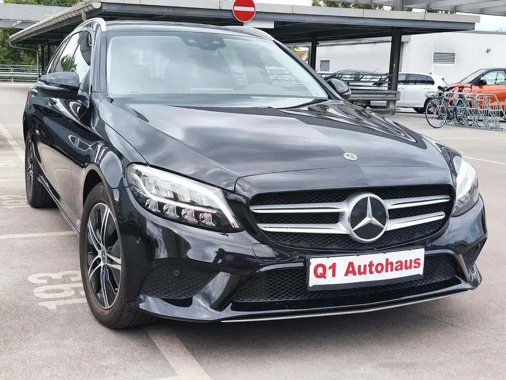 Gebraucht Mercedes C220 194 PS (142 kW) 2021 Schwarz Limousine