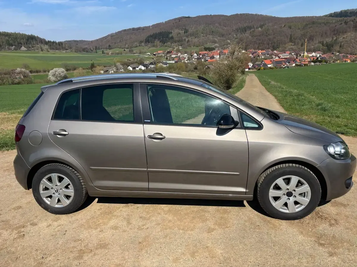 Gebraucht VW Golf Plus Cross 105 PS (77 kW) 2012 Braun Van / Kleinbus