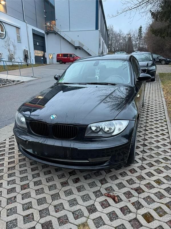 Gebraucht BMW 116 122 PS (89 kW) 2007 Schwarz Kleinwagen