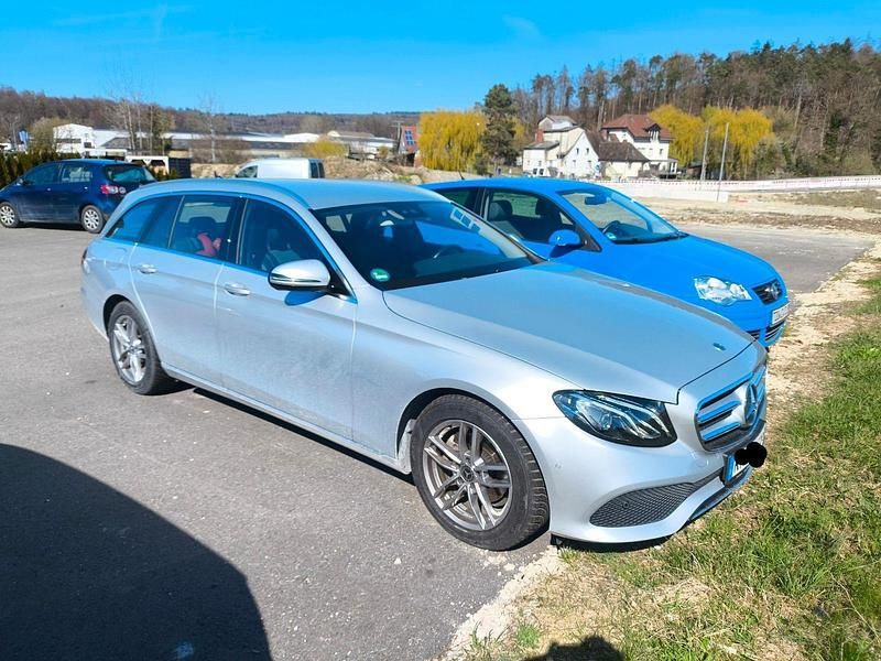 Gebraucht Mercedes E220 194 PS (142 kW) 2018 Silber Kombi