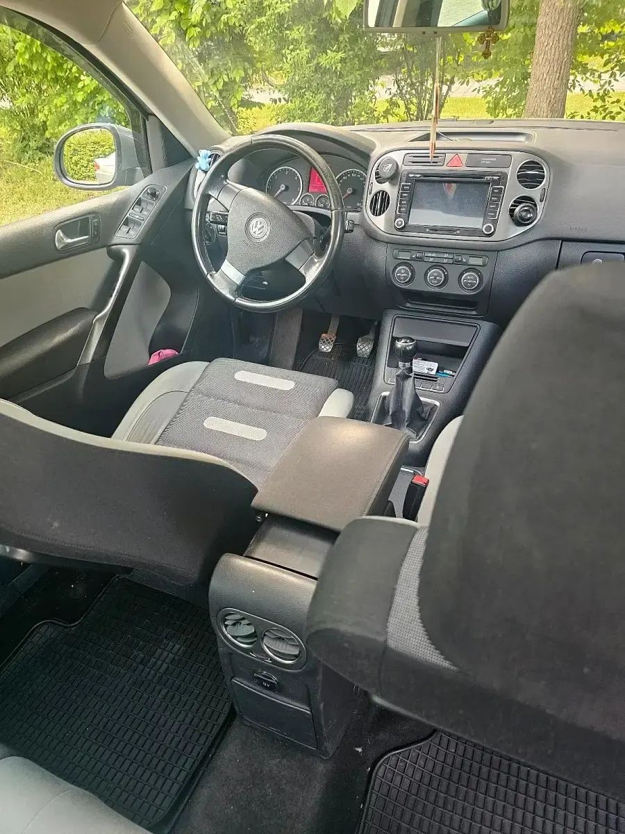 Gebraucht VW Tiguan 140 PS (102 kW) 2008 Silber SUV