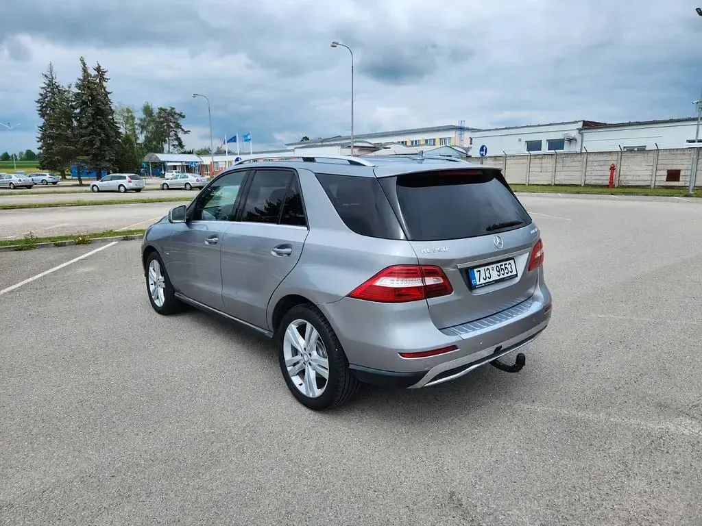 Gebraucht Mercedes ML350 258 PS (189 kW) 2012 Grau SUV