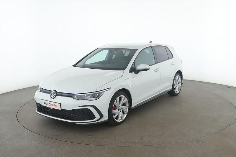 Weiß Gebraucht 2021 VW Golf VIII GTE Limousine | 21.870 € - Bild 1/3