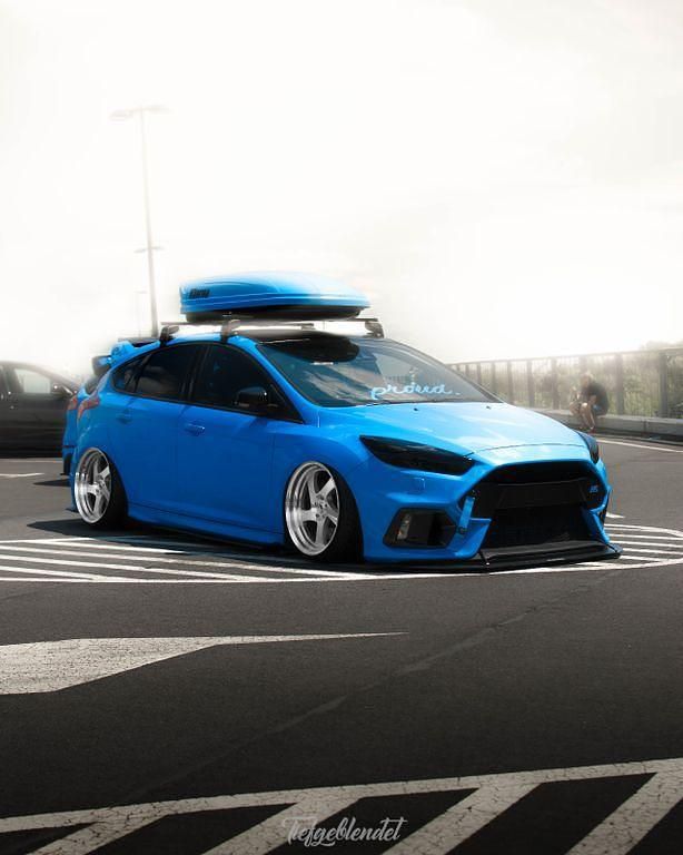 Blau Gebraucht 2017 Ford Focus RS Limousine | 26.500 € (Teuer) - Bild 1/4