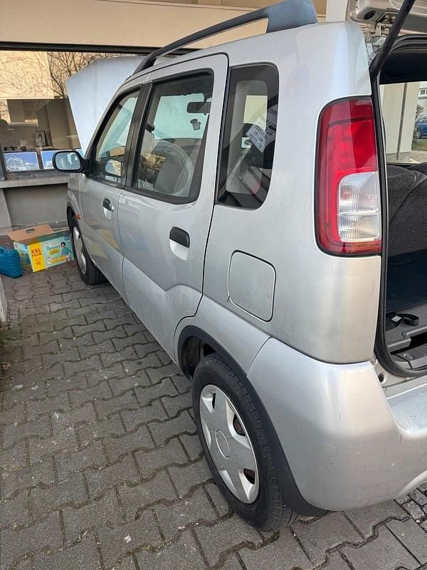 Grau Gebraucht 2001 Suzuki Swift Kleinwagen | 2.500 € - Bild 1/4