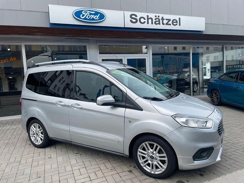 Gebraucht Ford Tourneo Courier Titanium 101 PS (74 kW) 2019 Silber Van / Kleinbus