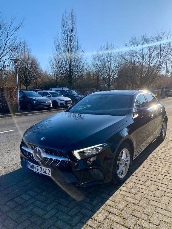Schwarz Gebraucht 2018 Mercedes A200 Progressive Limousine | 17.000 € (Fairer Preis) - Bild 1/4