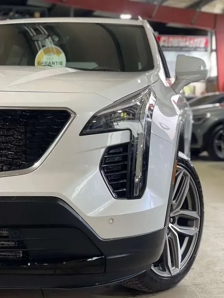 Gebraucht Cadillac XT4 230 PS (169 kW) 2024 Weiß SUV