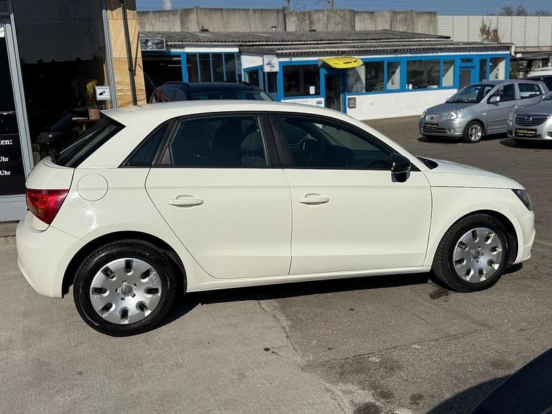 Gebraucht Audi A1 Sportback Attraction 86 PS (63 kW) 2013 Weiß Kleinwagen