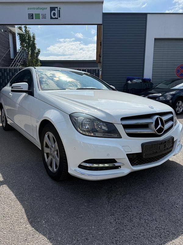 Gebraucht Mercedes C180 156 PS (114 kW) 2013 Weiß Coupé